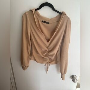 Boohoo Size 4 Long Sleeved Ruched V neck collared top